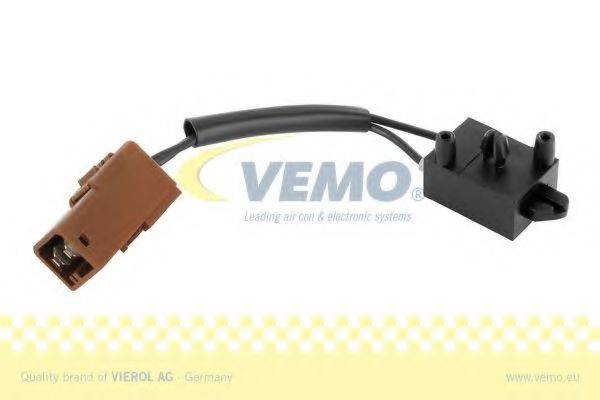 VEMO V42730010 Вимикач, привід зчеплення (Tempomat); Вимикач, привід зчеплення (керування двигуном)